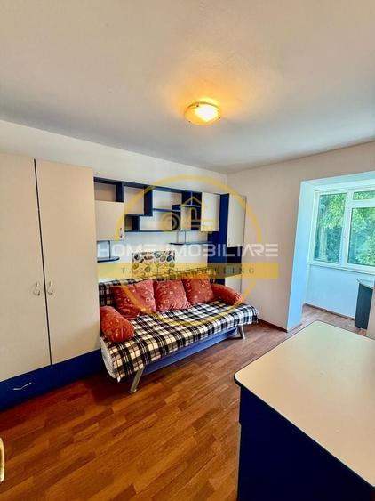 Apartament cu 4 camere decomandat, mobilat în Central
