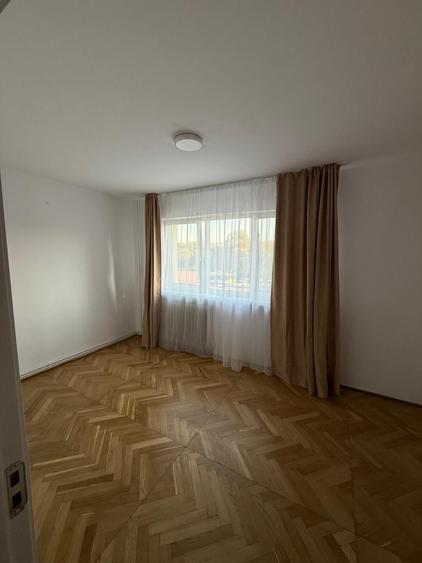 Apartament cu 3 camere în Grigorescu