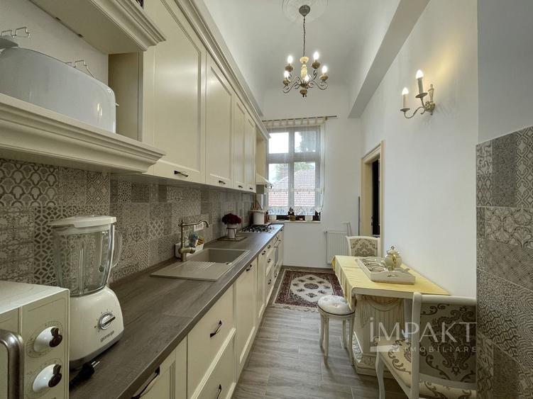 Apartament cu 3 camere semidecomandat, mobilat în Central