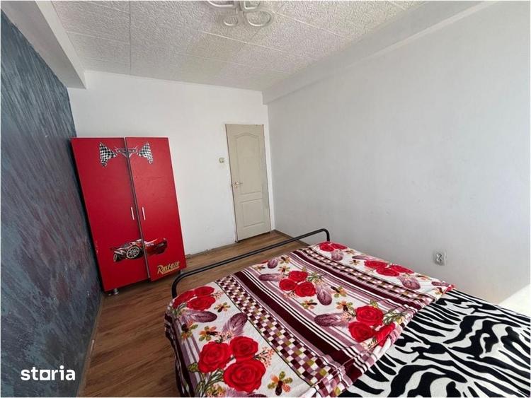 Apartament cu 3 camere semidecomandat în Democrației