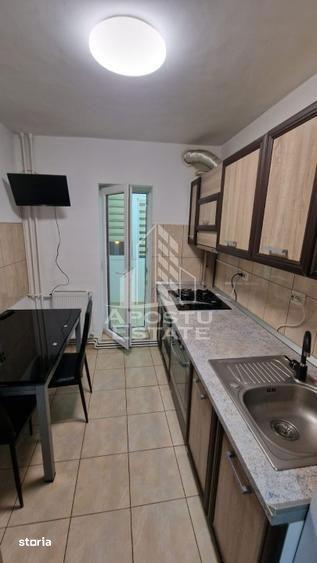 Apartament cu 3 camere, mobilat în Lipovei