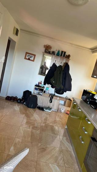 Apartament cu 3 camere decomandat în Girocului