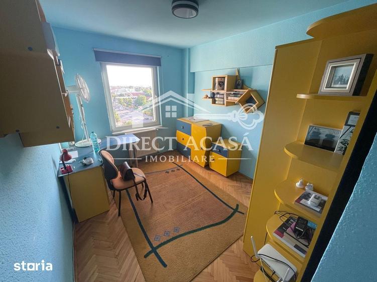Apartament cu 4 camere în 22 Decembrie 1989