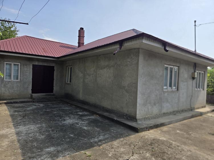 Casă cu 4 camere în Icușești
