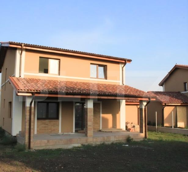 Casă individuală cu 5 camere cu Canalizare în Săcălaz