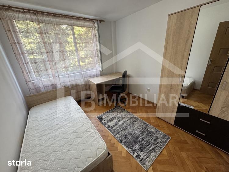Apartament cu 3 camere decomandat în Cornișa