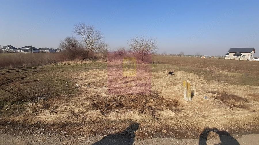 Teren de 1430 mp, în 1 Decembrie