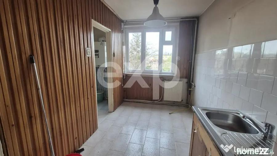 Apartament cu 4 camere decomandat în Negru Vodă