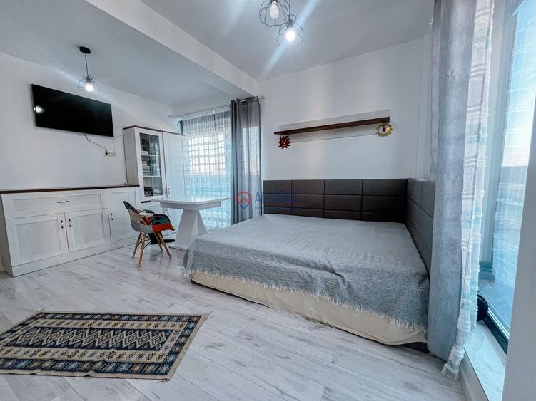 Apartament cu 3 camere decomandat în Palazu Mare
