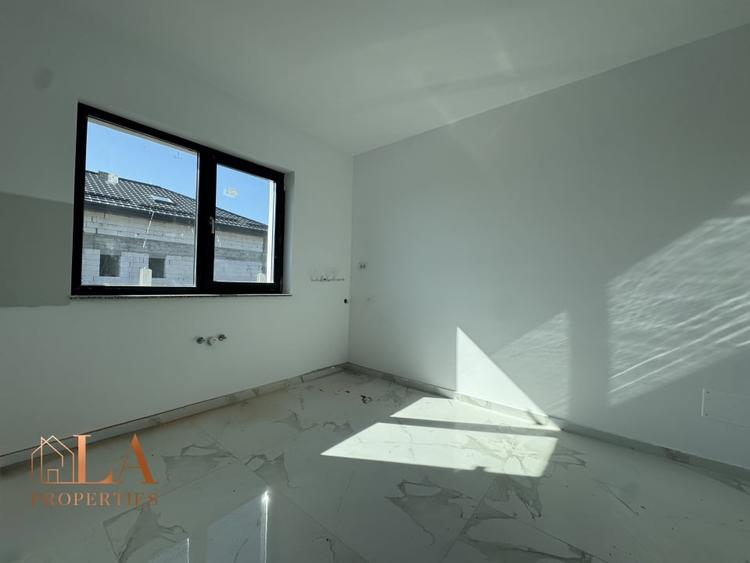 Casă individuală cu 4 camere cu Teren 400 Mp în Clinceni