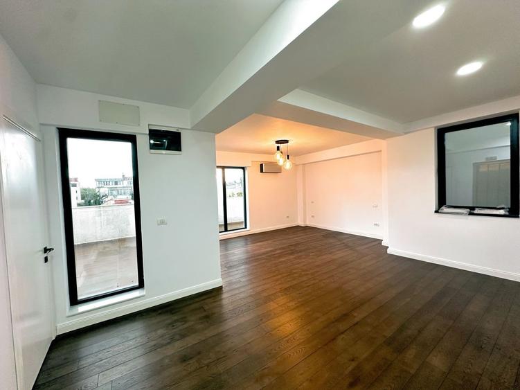 Apartament cu 3 camere decomandat în Polonă