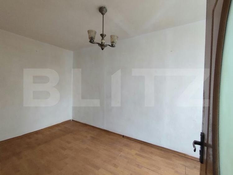 Apartament cu 3 camere semidecomandat în 22 Decembrie
