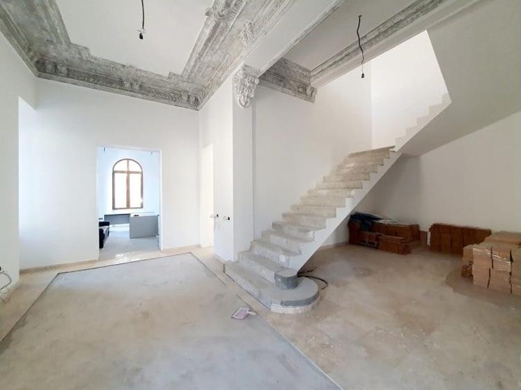 Casă cu 16 camere cu Teren 665 Mp în Universitate