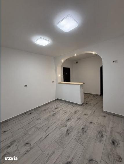 Apartament cu 3 camere decomandat în Tei