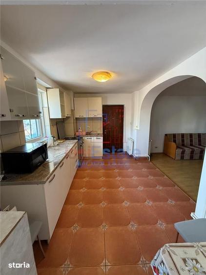 Apartament cu 3 camere decomandat în Târgu Cucu