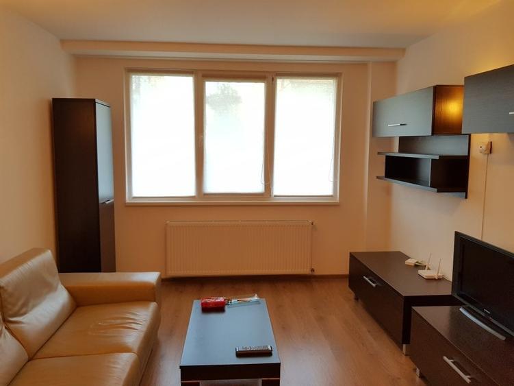 Apartament cu 2 camere semidecomandat, mobilat în Micro I