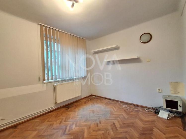 Apartament cu 4 camere decomandat în Central