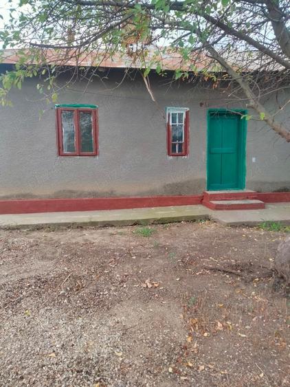 Casă cu 3 camere cu Teren 1400 Mp în Vâlcele