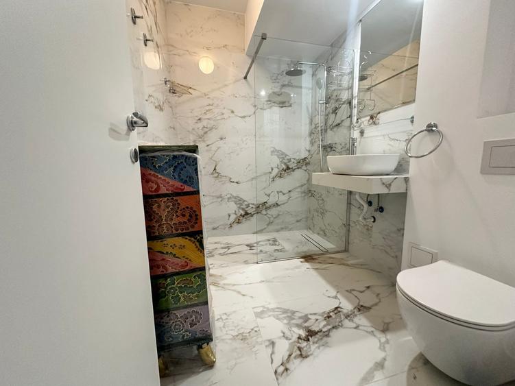 Apartament cu 2 camere decomandat în Sisești