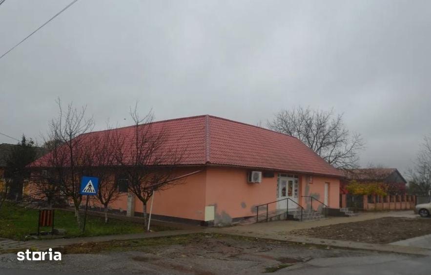 Casă cu 4 camere cu Teren 980 Mp în Pădureni