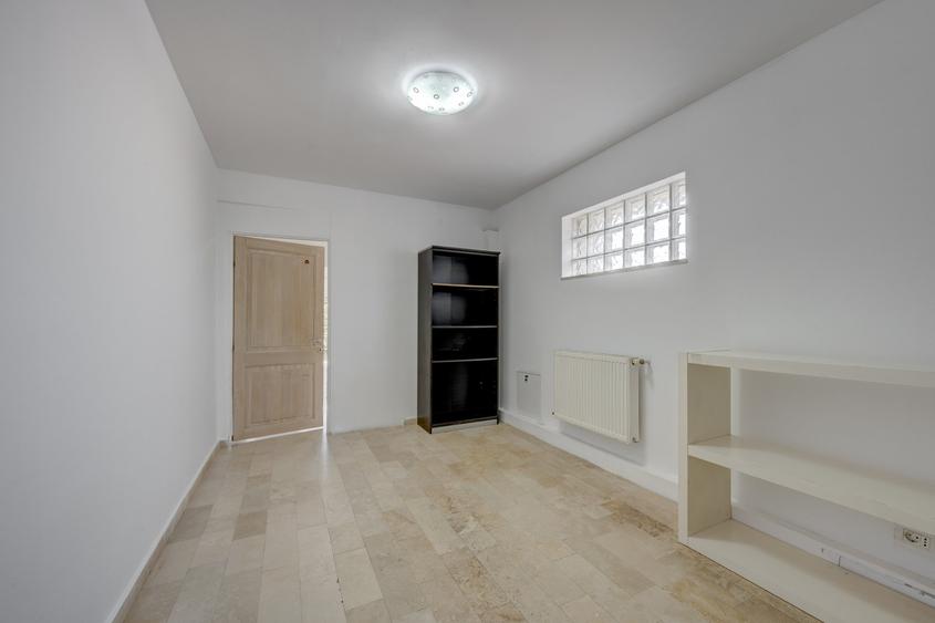 Apartament cu 3 camere decomandat în Drumul Sării