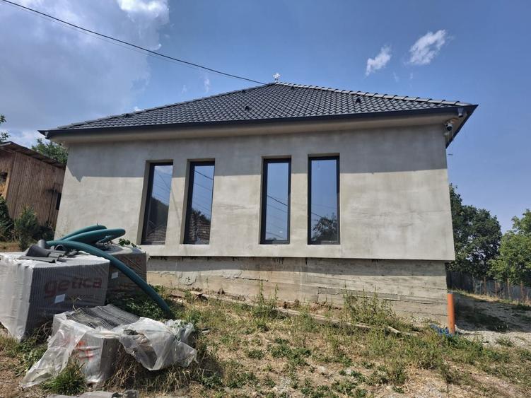 Casă individuală cu 3 camere cu Canalizare în Vest