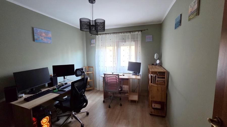 Apartament cu 3 camere decomandat, mobilat în Aradului