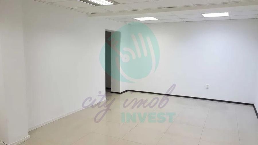 Apartament cu 4 camere semidecomandat în Cotroceni