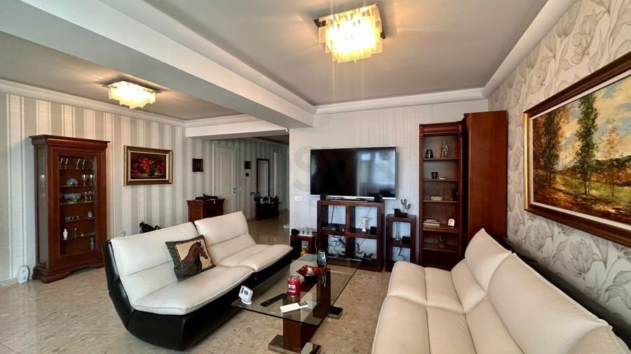 Apartament cu 7 camere decomandat, mobilat în Bucureștii Noi