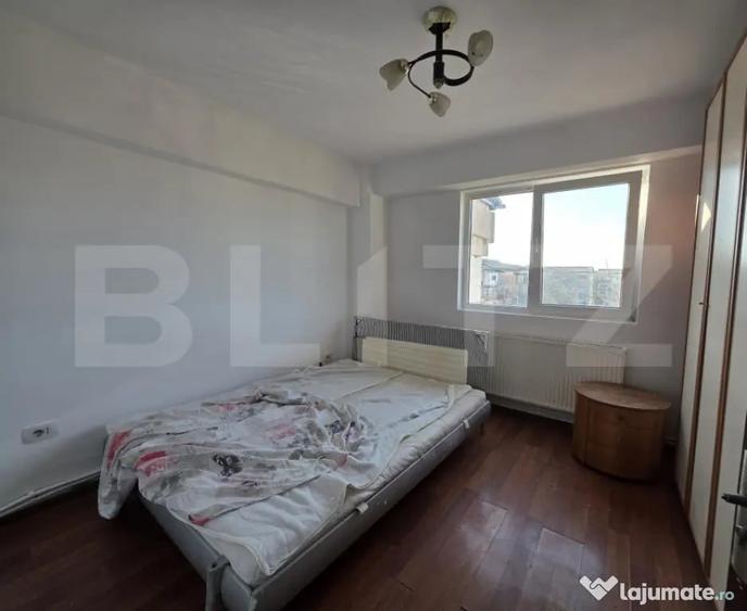 Apartament cu 3 camere decomandat în Micro 16