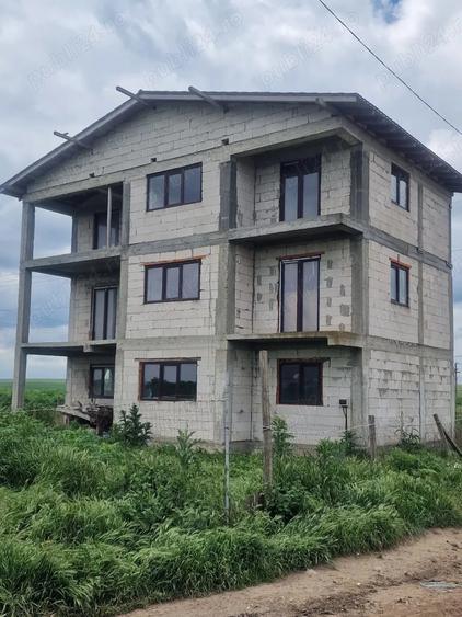 Casă cu 6 camere cu Teren 260 Mp în Mihail Kogălniceanu