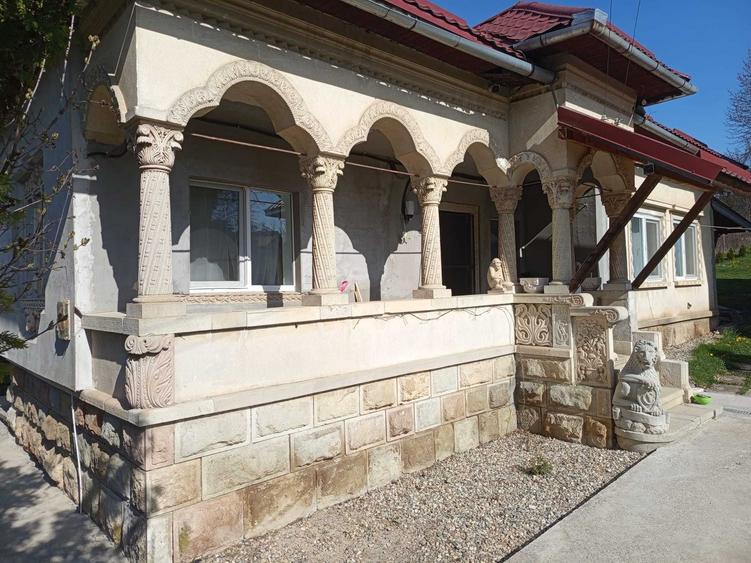 Casă cu 3 camere în Bughea de Sus