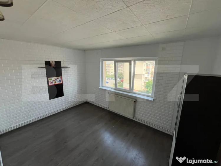 Apartament cu 2 camere semidecomandat, mobilat în Micro 11