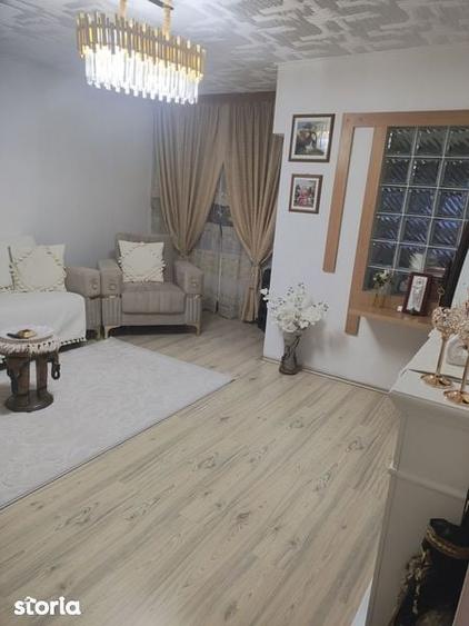 Apartament cu 4 camere decomandat în Central