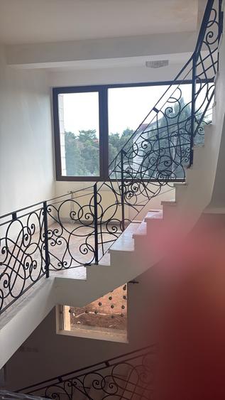 Casă individuală cu 9 camere cu Teren 2500 Mp în Pipera