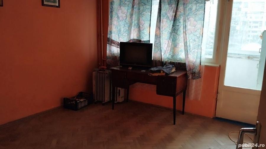 Apartament cu 3 camere semidecomandat în Lupeni