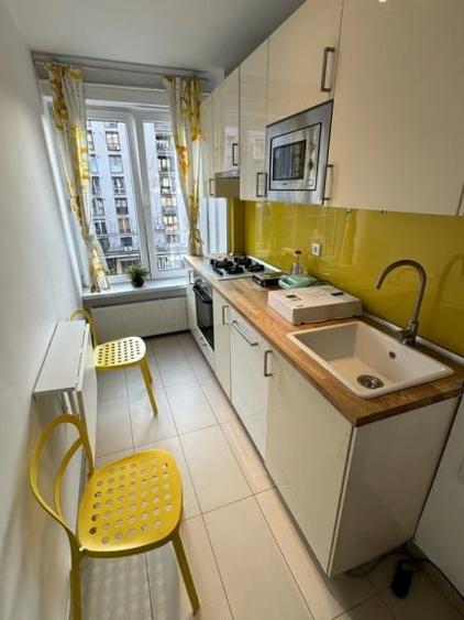 Apartament cu 2 camere semidecomandat, mobilat în Romană