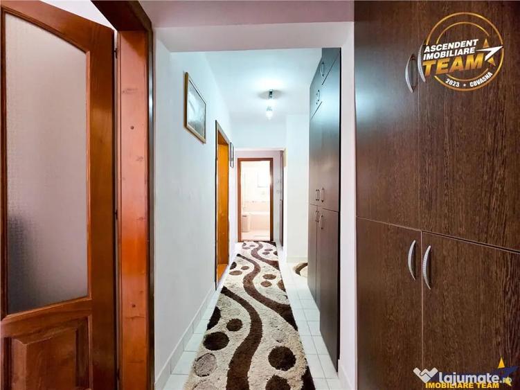 Apartament cu 4 camere decomandat în Central