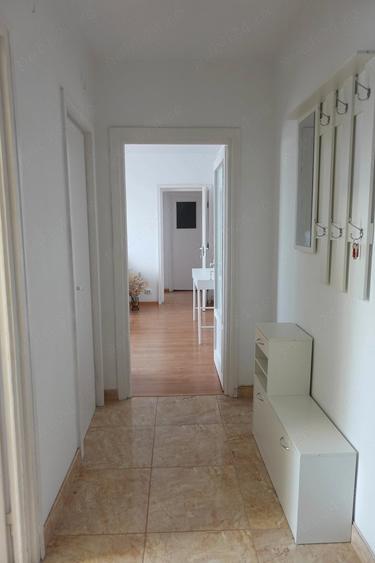 Apartament cu 3 camere semidecomandat, mobilat în Gara de Nord