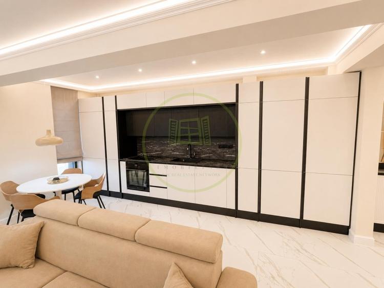 Apartament cu 3 camere decomandat, mobilat în Băneasa