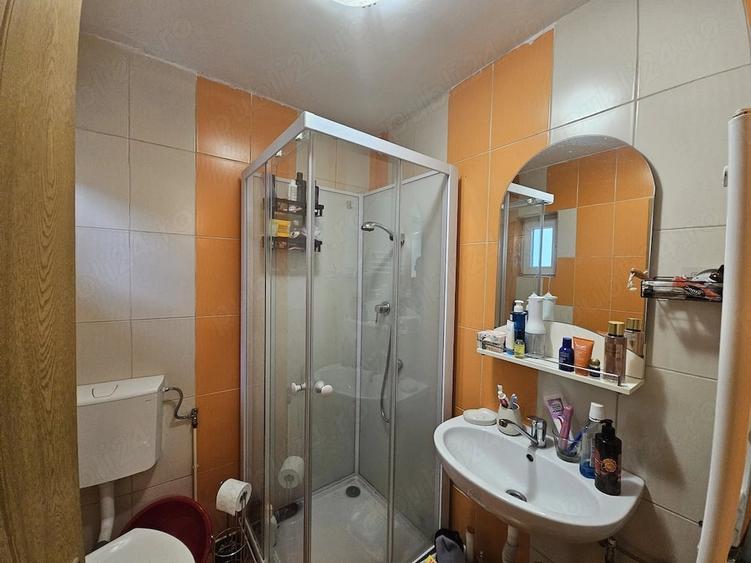 Proprietar dau in chirie ap 2 camere decomandate str Paris - 4