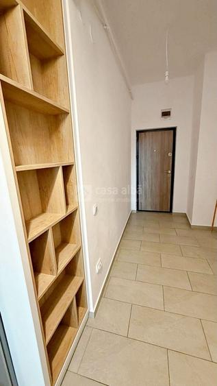 Apartament cu 3 camere semidecomandat, mobilat în Central