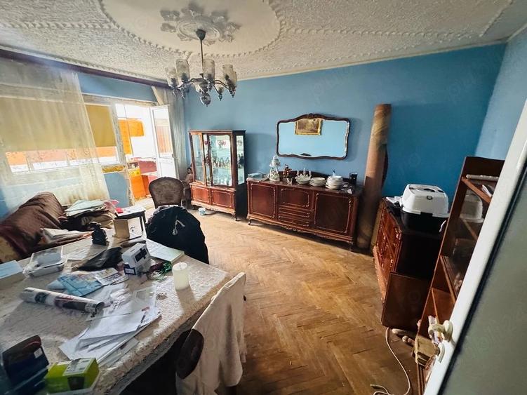 Apartament cu 3 camere decomandat în Crihala