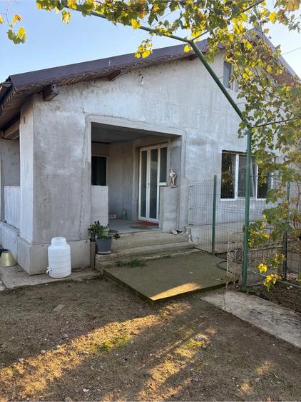 Casă cu Teren 1000 Mp în Leamna de Sus
