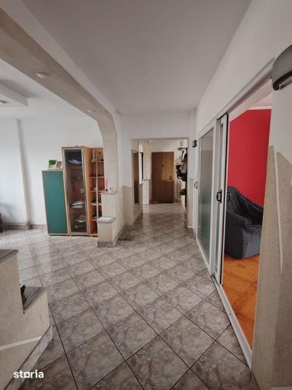 Apartament cu 4 camere decomandat în Traian
