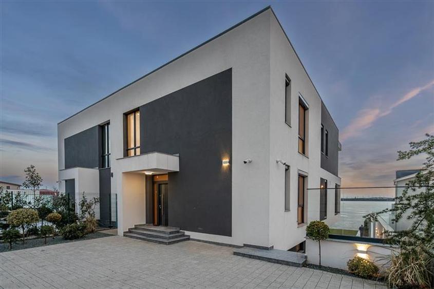 Casă individuală cu 5 camere cu Piscina în Central