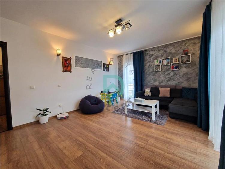 Apartament cu 2 camere decomandat, mobilat în Tractorul