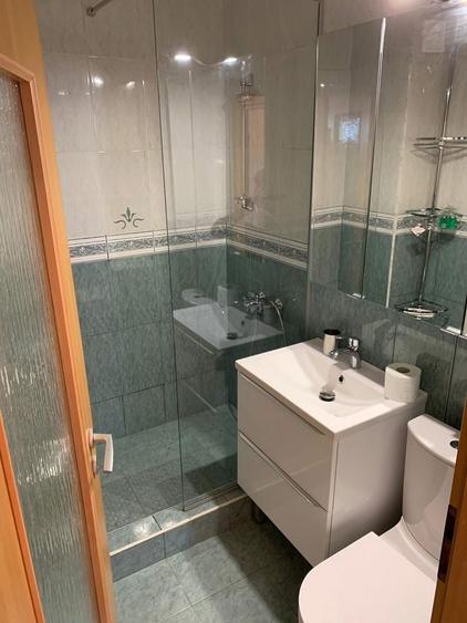 Apartament cu 4 camere semidecomandat, mobilat în Plopilor