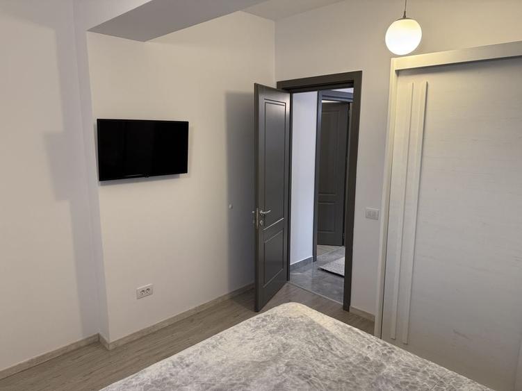 Apartament cu 3 camere semidecomandat în Ultracentral