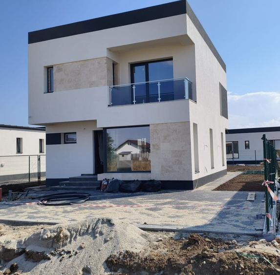 Casă individuală cu 4 camere cu Canalizare în Vidra